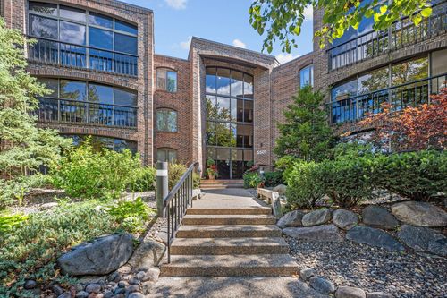apt-330-5501 Dewey Hill Rd, Edina, MN, 55439-1915 | Card Image