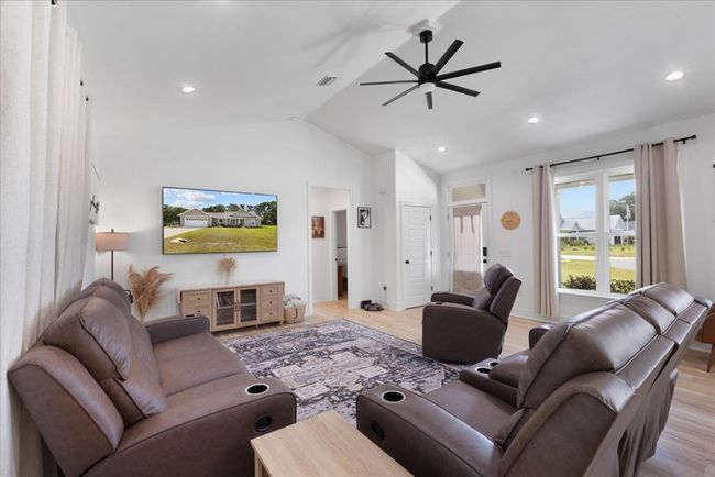 173 Sw 24 Th Ave, House other with 3 bedrooms, 2 bathrooms and 2 parking in Trenton FL | Image 4