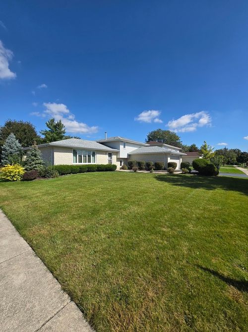 8430 Glen Oak Rd, Orland Park, IL, 60462-5925 | Card Image