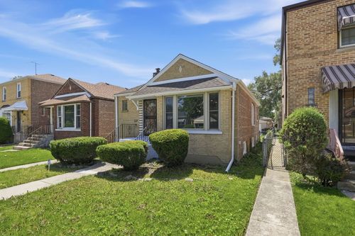 555 E 105th St, Chicago, IL, 60628-2923 | Card Image