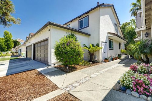 15 Francis Cir, Rohnert Park, CA, 94928-1361 | Card Image