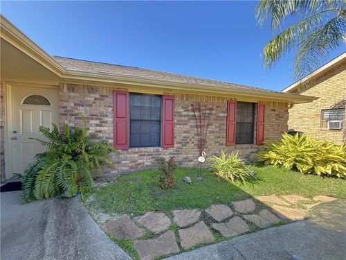 106 Eydie Ln, Slidell, LA, 70458-9107 | Card Image