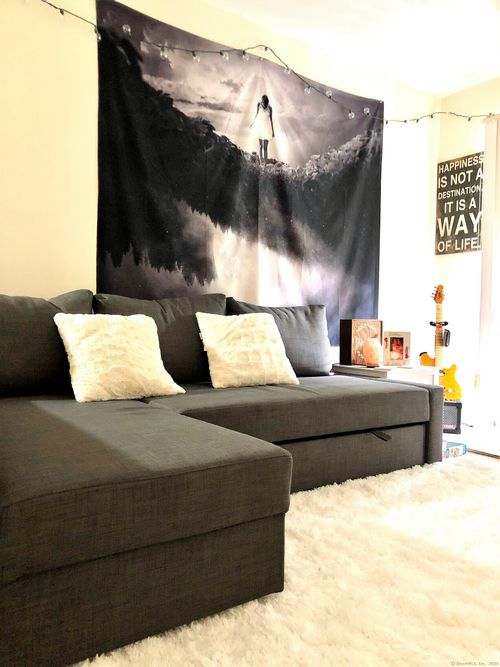 39-24 Prospect St, Manchester, CT, 06040-5868 | Card Image