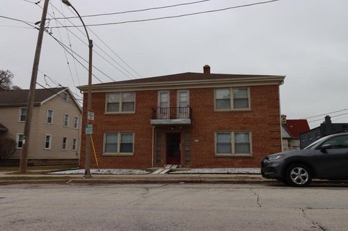 2312 N 71st St, Wauwatosa, WI, 53213-1356 | Card Image