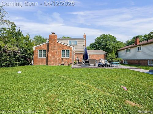 2196 Niagara Dr, Troy, MI, 48083-5668 | Card Image