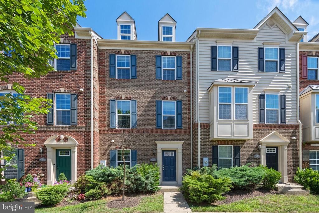 Davis Point Ln, Greenbelt, MD 20770