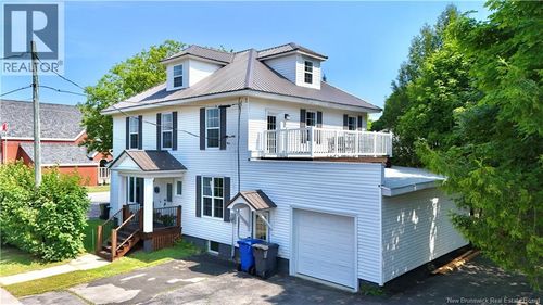 515 Murray Ave, House with 5 bedrooms, 2 bathrooms and null parking in Bathurst NB | Card Image