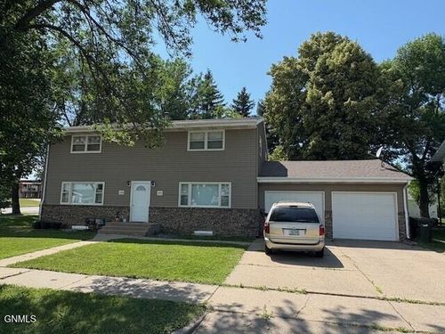 24002404 7th Street N, Bismarck, ND, 58503 | Card Image