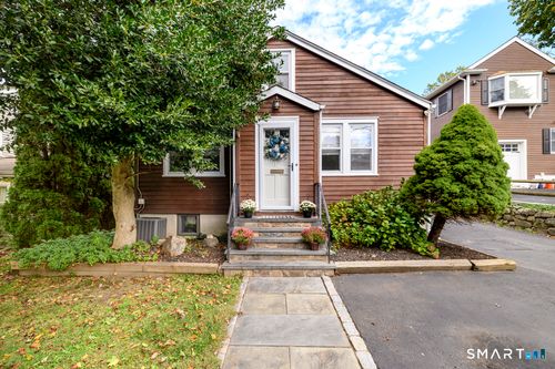 21 Parallel St, Norwalk, CT, 06850-2627 | Card Image