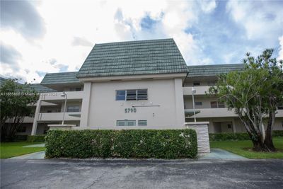 207 - 5790 Stirling Rd, Condo with 2 bedrooms, 2 bathrooms and null parking in Hollywood FL | Image 1