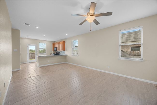 14125 Fallsprings Way, House other with 3 bedrooms, 2 bathrooms and 4 parking in Manor TX | Image 6