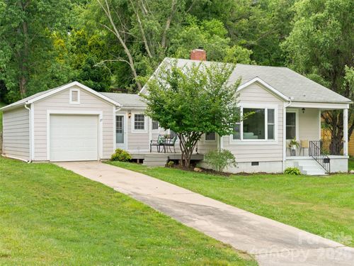 25 Nesbitt St, Waynesville, NC, 28786-6623 | Card Image