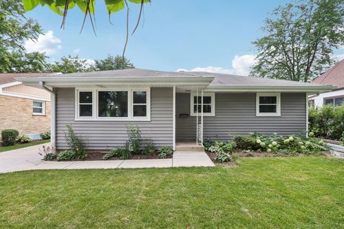 324 N Shaddle Ave, Mundelein, IL, 60060-2411 | Card Image