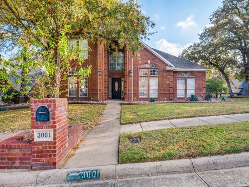 3001 Forestwood Dr, Arlington, TX, 76006-2776 | Card Image
