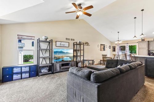 808 Hanksfield Pl, Prairie Du Sac, WI, 53578-1162 | Card Image