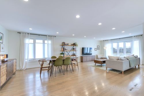 558 N Oaklawn Ave, Elmhurst, IL, 60126-1828 | Card Image