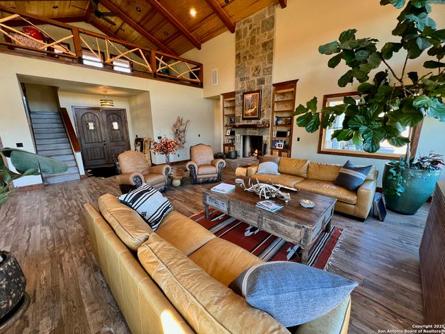 163 Northridge Dr W, House other with 2 bedrooms, 3 bathrooms and null parking in Mountain Home TX | Image 8