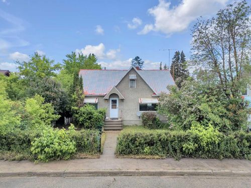 4924 51 Avenue, Eckville, AB, T0M0X0 | Card Image