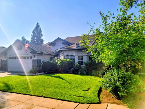 2827 E Shea Dr, Fresno, CA, 93720-4491 | Card Image
