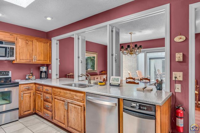 13 Sw Pepper Tree Ln, Townhouse with 4 bedrooms, 4 bathrooms and null parking in Topeka KS | Image 13