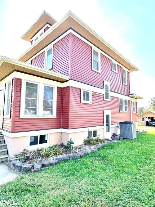 801 10th St S, Northwood, IA, 50459-1810 | Card Image