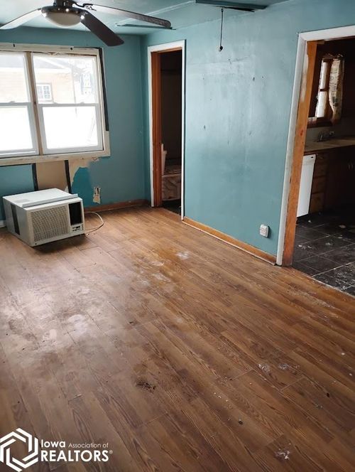 402 N Van Gordon Ave, Graettinger, IA, 51342-1046 | Card Image