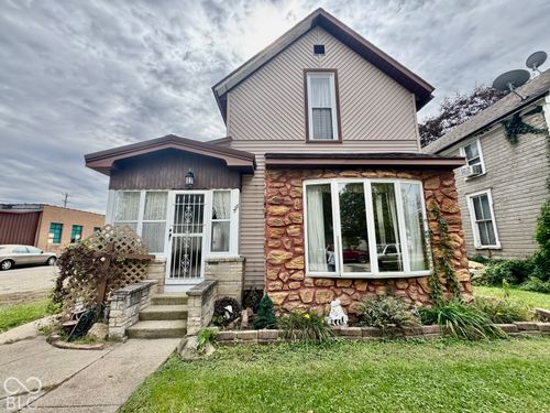 327 W 5th St, Peru, IN, 46970-1945 | Card Image