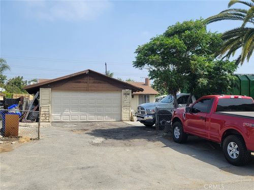 18324 10th St, Bloomington, CA, 92316-3637 | Card Image