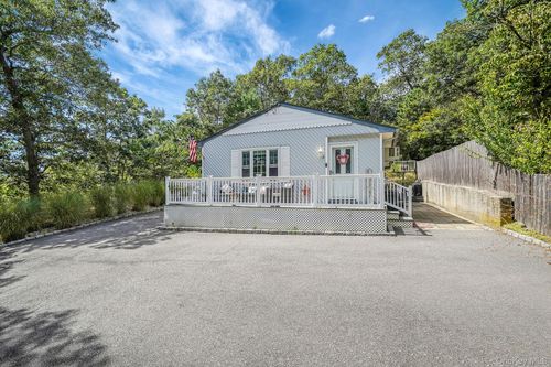 8 Glenwood Pl, Farmingville, NY, 11738-1907 | Card Image