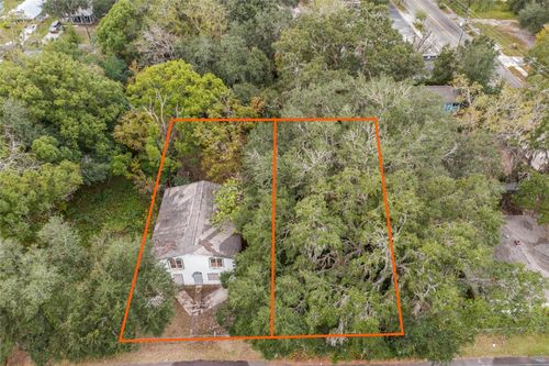 668 Ne 16th Ter, Gainesville, FL, 32641-5703 | Card Image