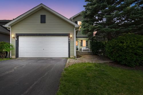681 W Huron Hills Trl, Round Lake Heights, IL, 60073-1190 | Card Image