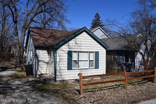 3026 Norcott Dr, Keego Harbor, MI, 48320-1065 | Card Image