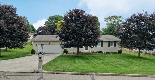 215 Rhine St Sw, Sugarcreek, OH, 44681-9322 | Card Image