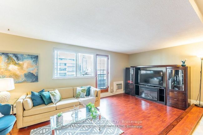 704 - 15 Elizabeth St N, Condo with 3 bedrooms, 2 bathrooms and null parking in Mississauga ON | Image 19