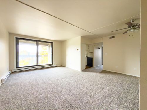 9002 W Lisbon Ave, Milwaukee, WI, 53222-2733 | Card Image