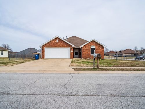 550 Washburn Dr, Pea Ridge, AR, 72751-2956 | Card Image