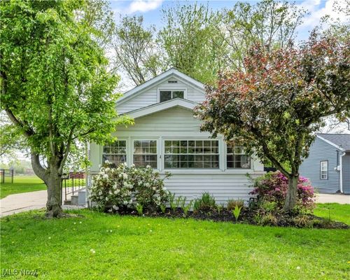 252 Parkway Dr, Eastlake, OH, 44095-1417 | Card Image