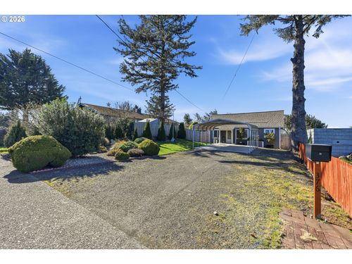 376 S Wall St, Coos Bay, OR, 97420-3221 | Card Image