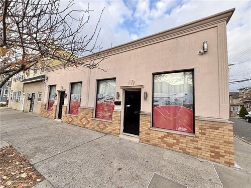 1221 Bay St, Staten Island, NY, 10305-3121 | Card Image