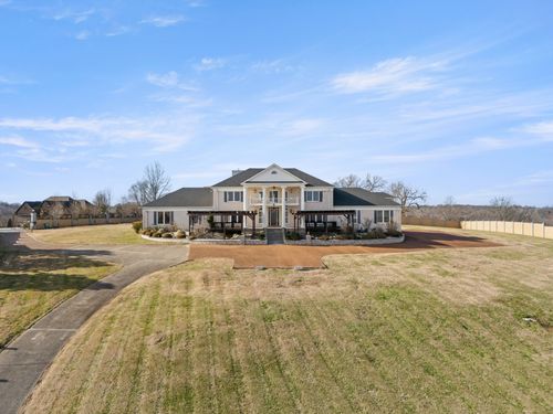 201 Vineyard Way, Lebanon, TN, 37087-4322 | Card Image