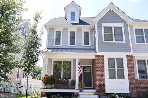 823 Harrison St, Frenchtown, NJ, 08825-1122 | Card Image