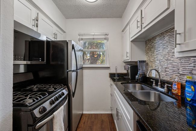 APT-217 - 2401 Manor Rd, Condo with 2 bedrooms, 1 bathrooms and 1 parking in Austin TX | Image 6