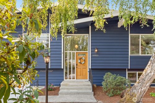 10913 Ne 48th St, Kirkland, WA, 98033-7704 | Card Image