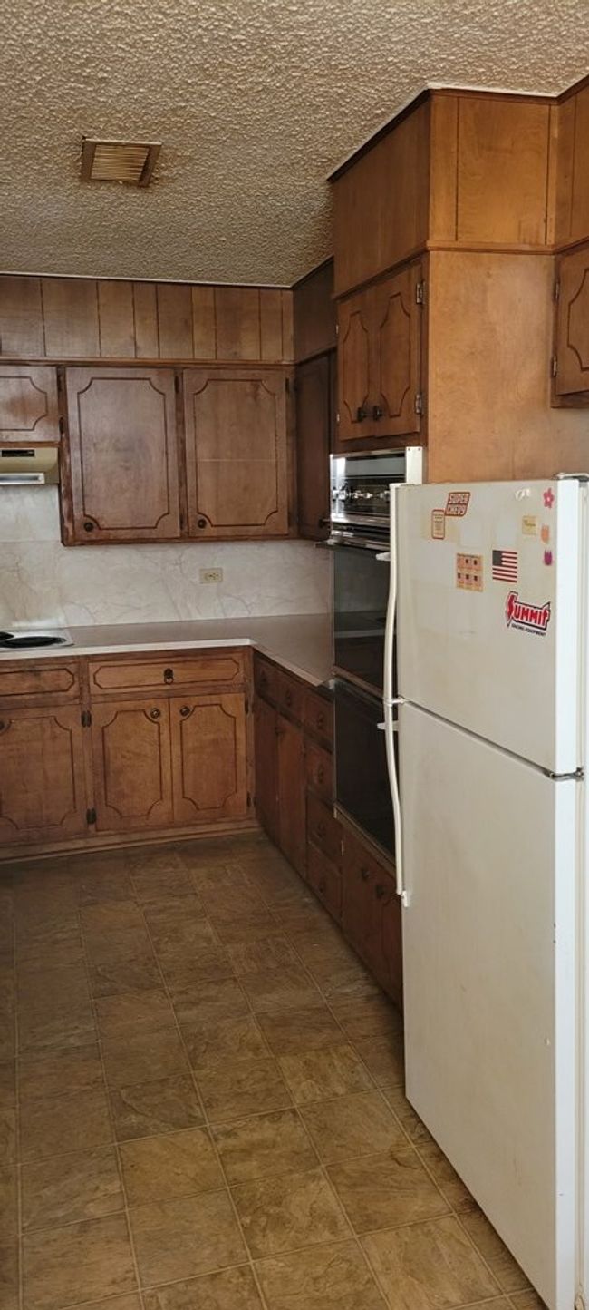 907 E 15 Th St, House other with 4 bedrooms, 2 bathrooms and 2 parking in Big Spring TX | Image 8