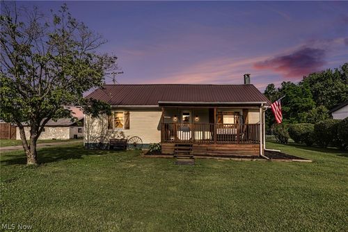 108 Washington St, Coshocton, OH, 43812-9372 | Card Image