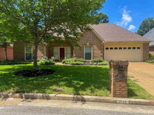 1749 Meadow River Cv, Memphis, TN, 38016 | Card Image