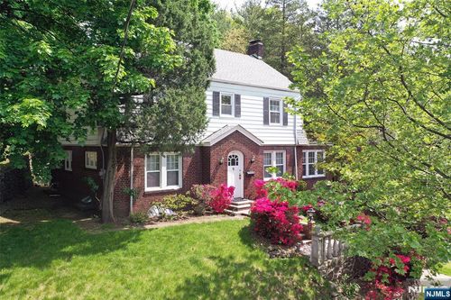 85 Paulin Blvd, Leonia, NJ, 07605-1221 | Card Image