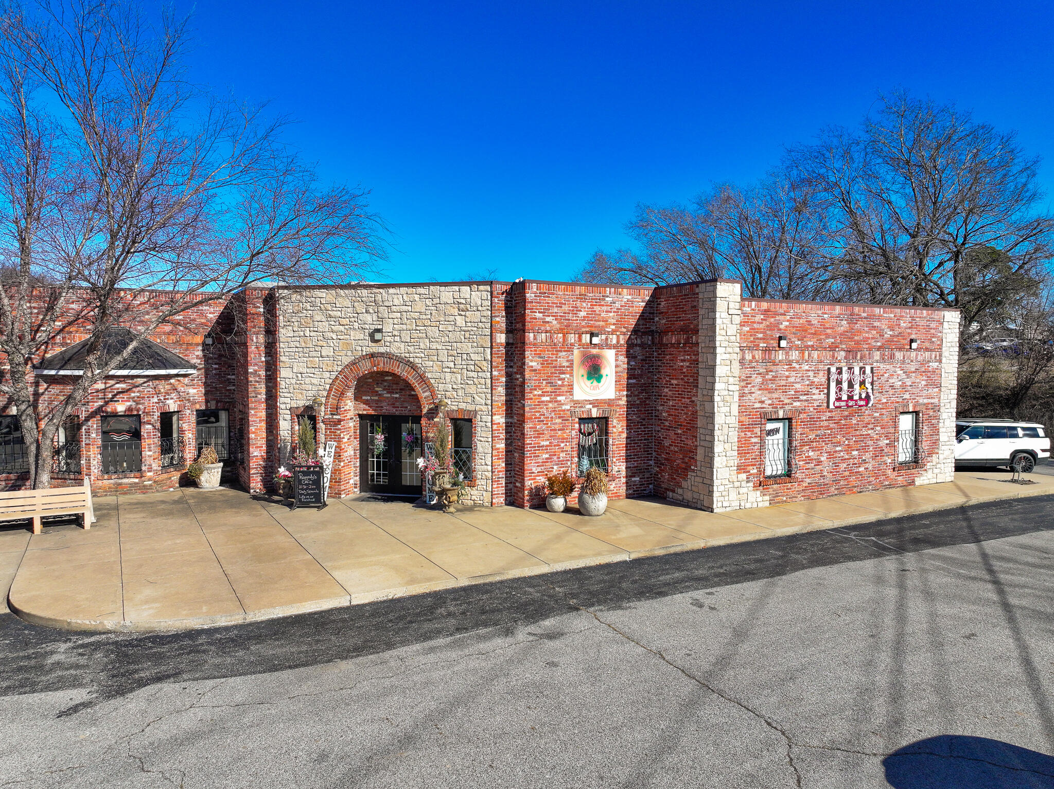 414 E 3Rd St, Grove, OK 74344