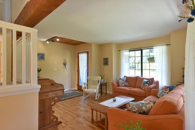 7865 Lohn Road, House other with 4 bedrooms, 2 bathrooms and 5 parking in Halfmoon Bay BC | Image 7