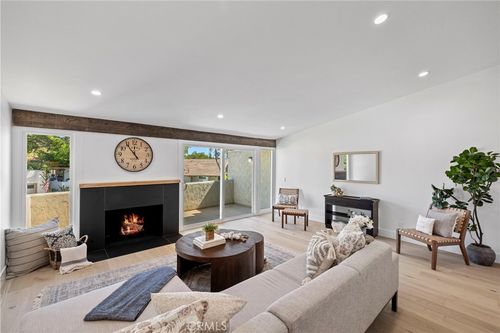 558 Vista Flora, Newport Beach, CA, 92660-4014 | Card Image
